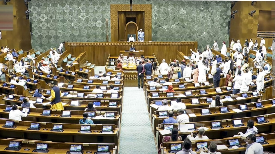 Waqf Bill-वक्फ बिल पर घमासान, आज लोकसभा में होगी चर्चा, वक्फ बिल को लोकसभा में आज ही पेश करने की तैयारी, पढ़े पूरी खबर